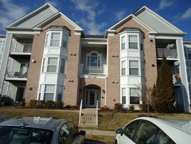 Building Photo - 712 Kennington Rd