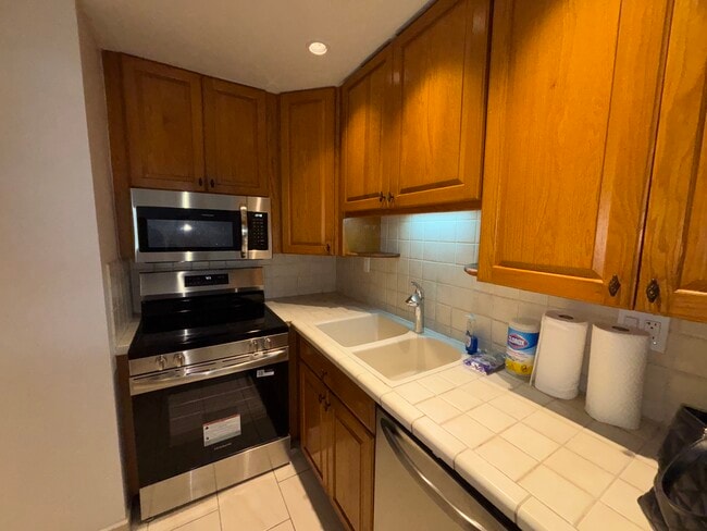 Building Photo - 301 Sunrise Dr