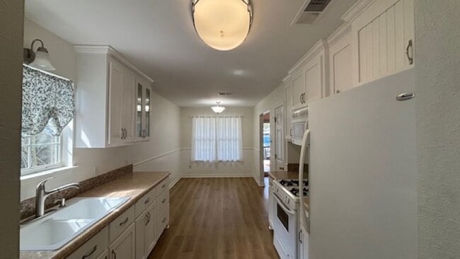 Building Photo - 508 Westchase Ct N