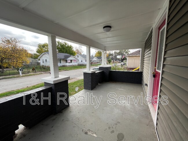 Building Photo - 310 Barton Ave