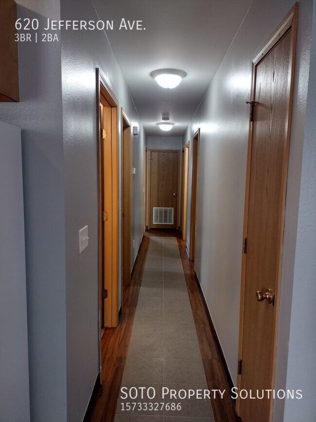 Building Photo - 3BD/2BA Pet Friendly House near Downtown C...