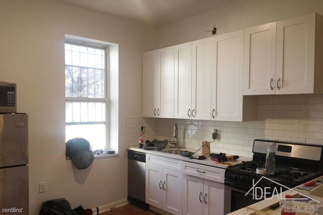 Foto del edificio - 277 Tompkins Ave