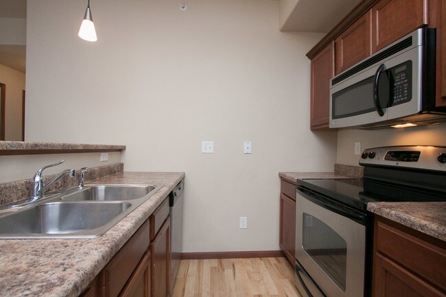 Kitchen - 1820 W Benton St