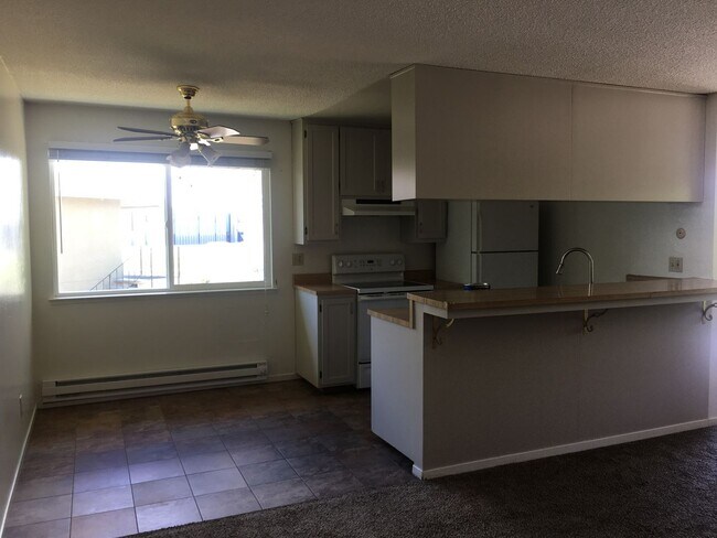 Building Photo - 5020 Tahiti Way #4
