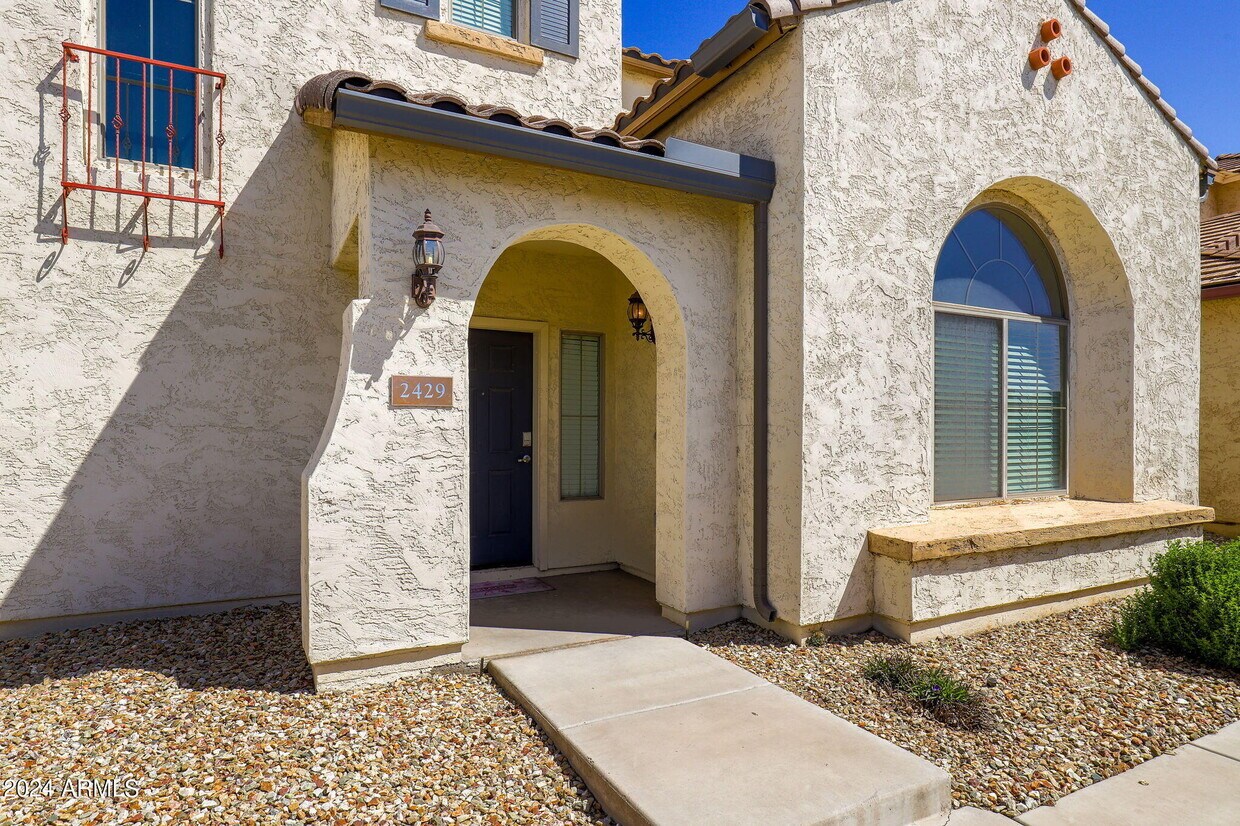 Foto principal - 2429 N 83rd Dr