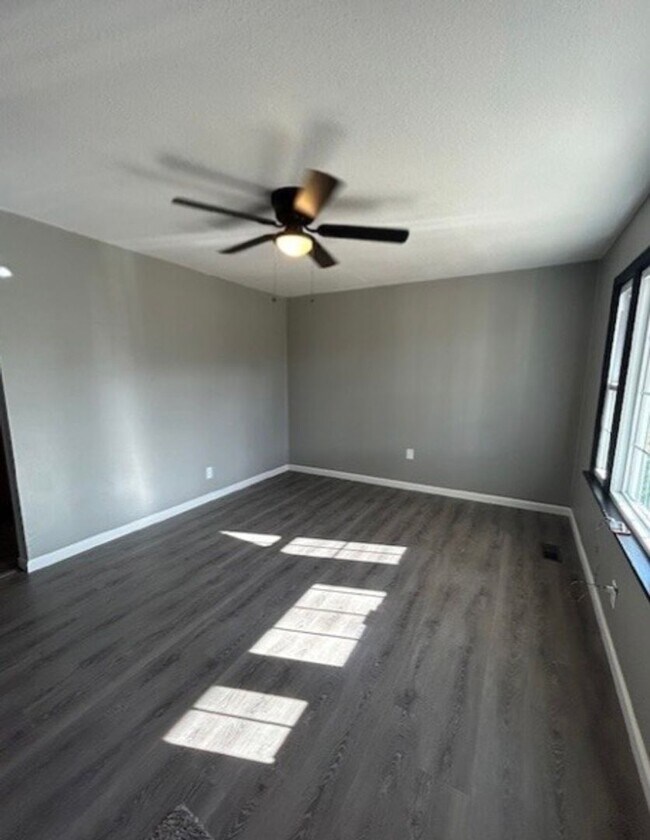 Foto del edificio - Beautiful 3BD/1BTH