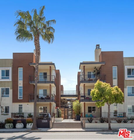 Foto principal - 12920 W Runway Rd
