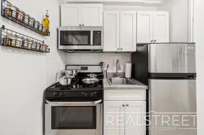 Foto del edificio - Modern 2BR/2BA in Prime Chinatown | Quick Access to Midtown & Google HQ