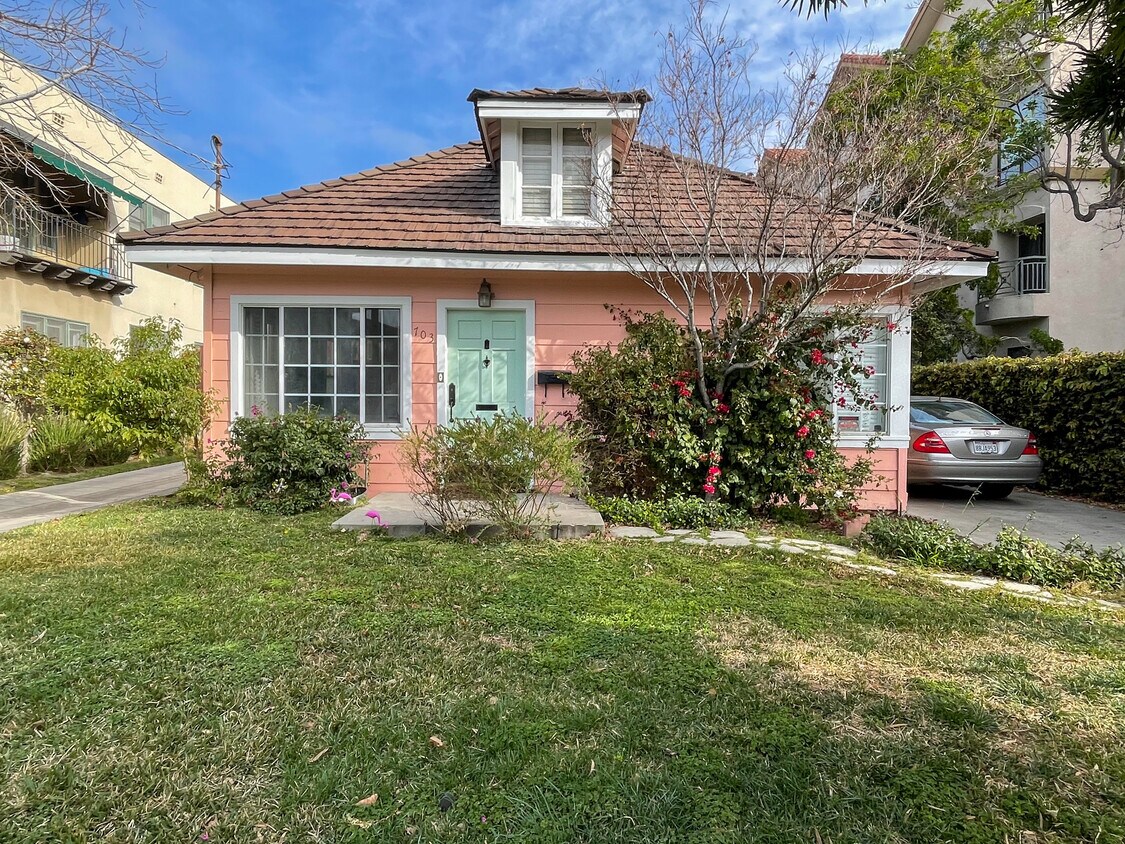 front exterior - 703 Mira Monte Pl