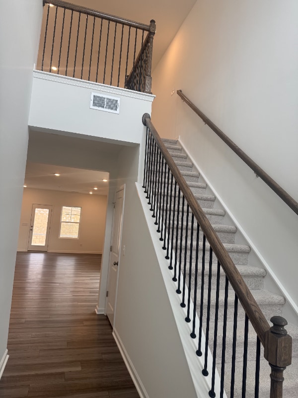 Building Photo - 1028 Red Finch Wy