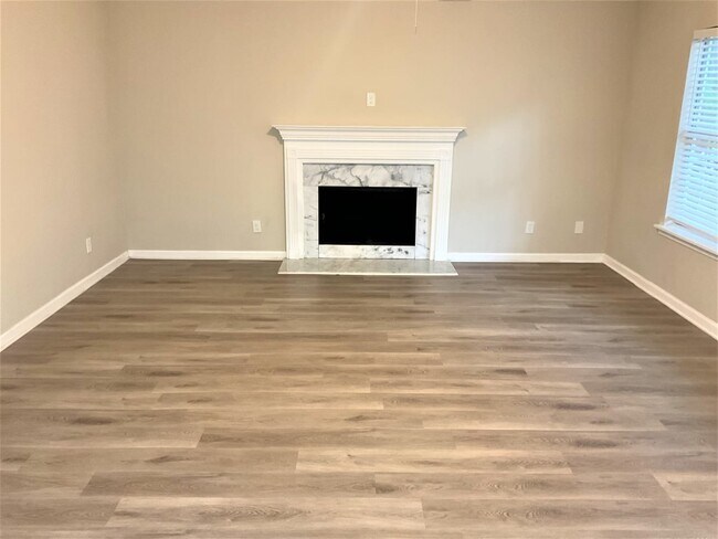 Building Photo - 456 Azalea Dr