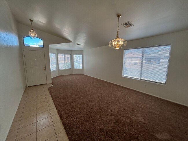 Foto del edificio - 3BR/2 bath Maricopa home on corner lot