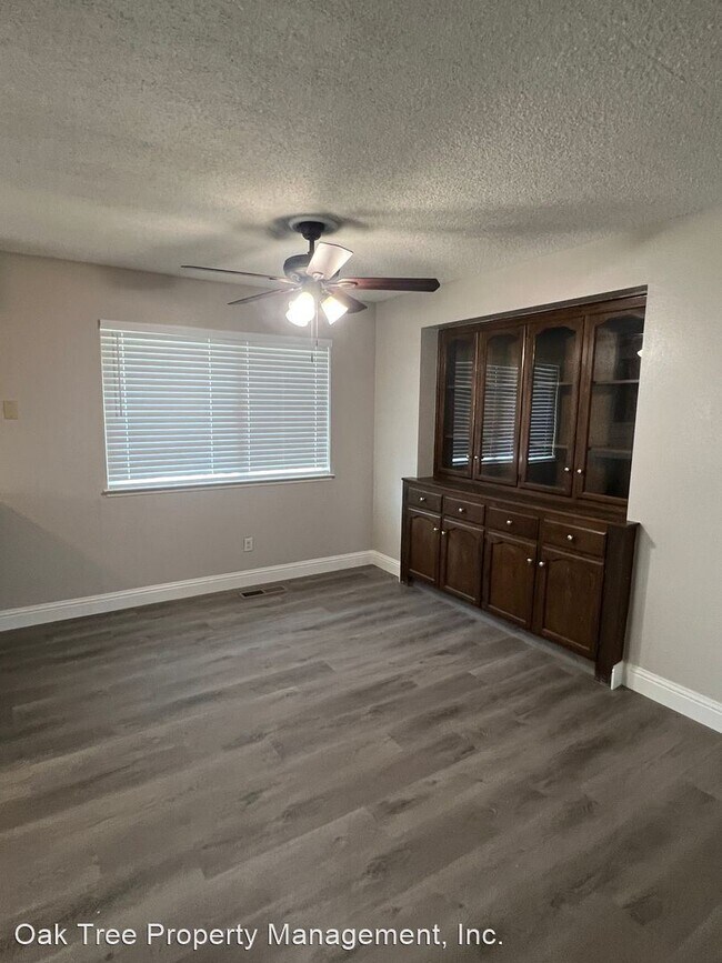 Building Photo - 3 br, 2 bath House - 3328 E. Vartikian Avenue