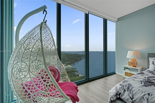 Building Photo - 601 NE 36th St