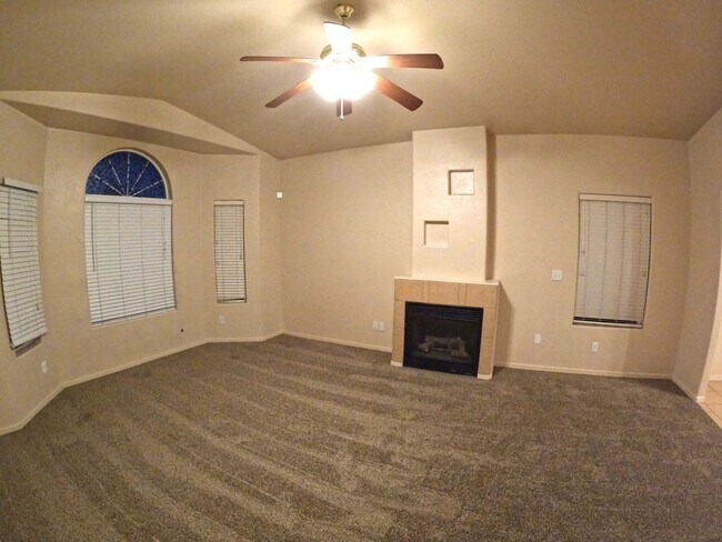 Foto del edificio - 4550 Hillsboro Loop