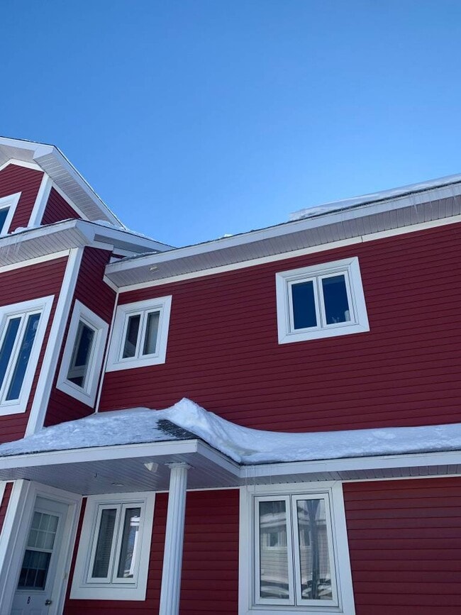 Building Photo - 711 Rue Principale