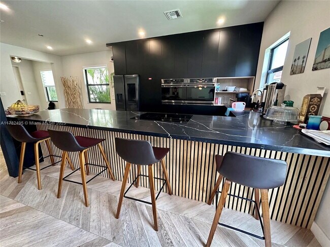 Foto del edificio - 19269 NE 8th Ct