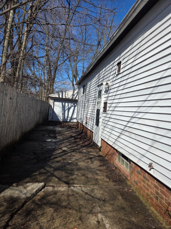 Foto del edificio - 16805 Lipton Ave