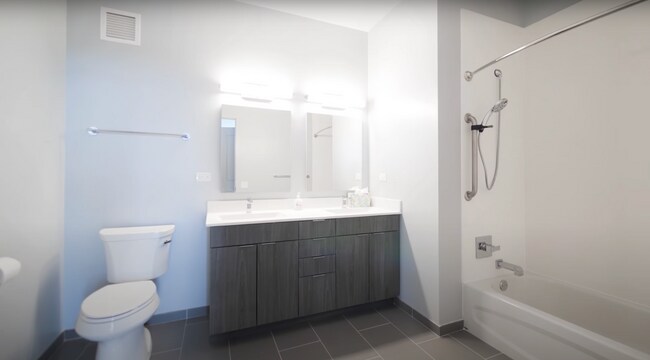 Bathroom - 959 W Addison St