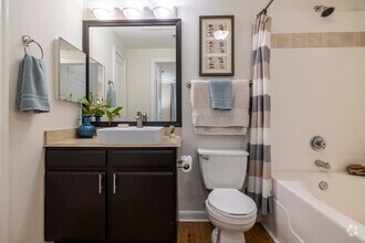 1BR/1BA, 661SF - Bathroom - Sierra at Fall Creek
