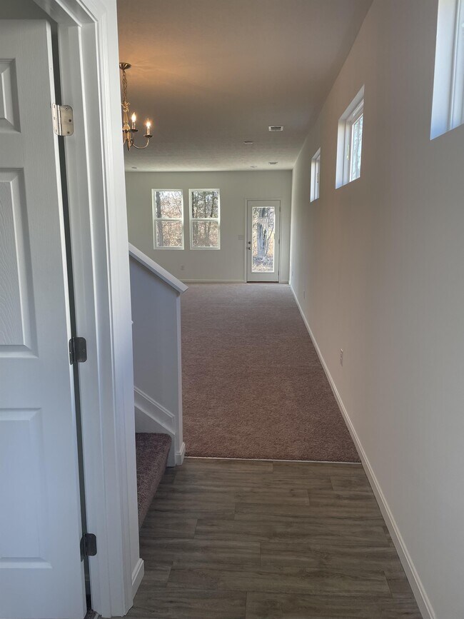 Building Photo - 5831 Parkview Ln