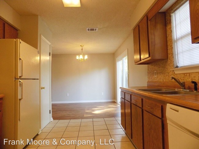 Building Photo - 3 br, 2 bath House - 118 Red Fox Dr