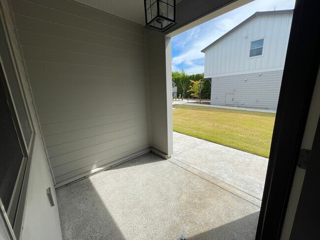 Building Photo - Modern Industrial Style Design 3Bd/1.5Ba w...