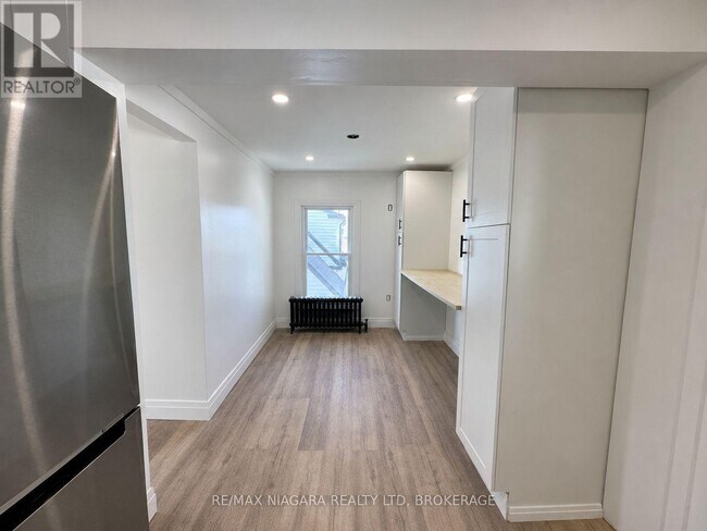 Building Photo - 94 Crowland Ave