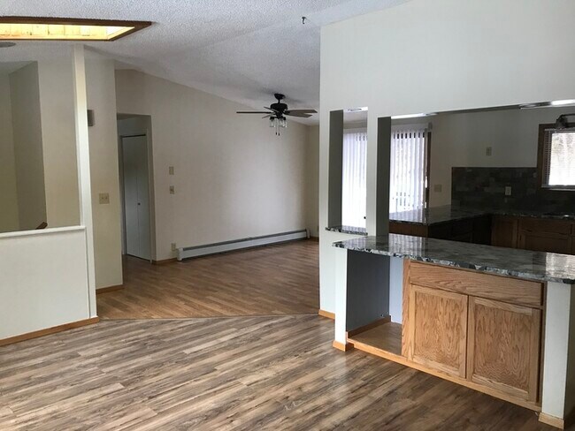 Building Photo - 4350 Buttercup Ln