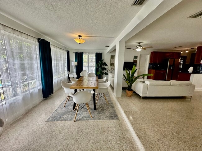 Foto del edificio - 2901 NW 9th Ter