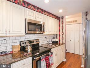Foto del edificio - 222 Deerpark Ct