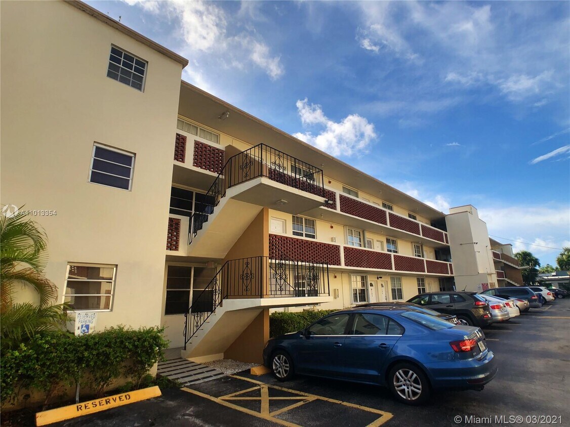 Primary Photo - 1800 79th Street Causeway