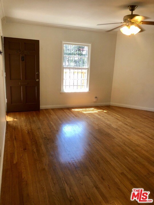 Primary Photo - 4553 1/2 Kingswell Ave-