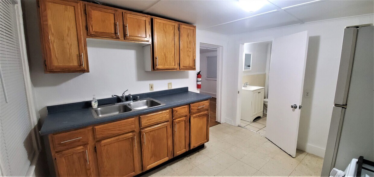 Kitchen - 32 Rose St