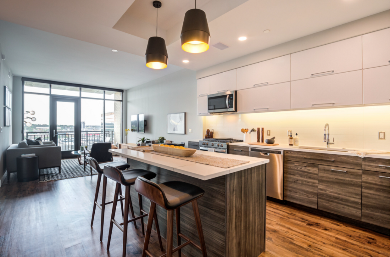 Foto principal - 2400 E Cherry Creek South Dr