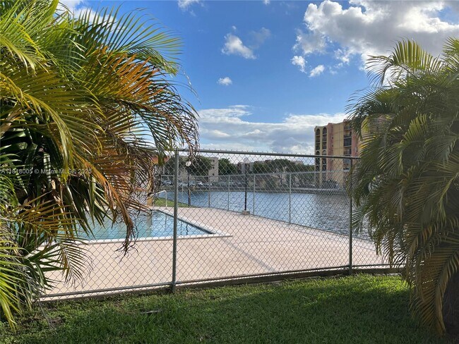Foto del edificio - 4801 NW 7th St