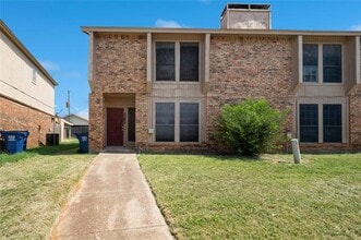 Building Photo - 2205 Chase Ct
