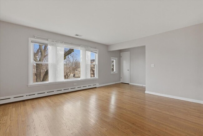 Photo - 3018 N Whipple St Apartment