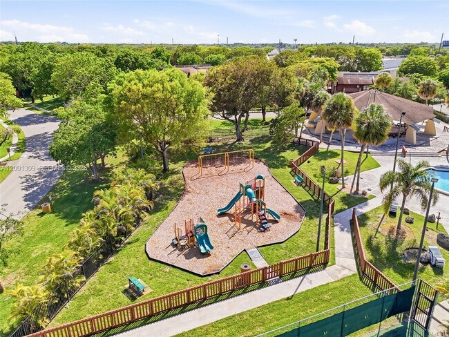 Foto del edificio - 6704 SW 114th Pl