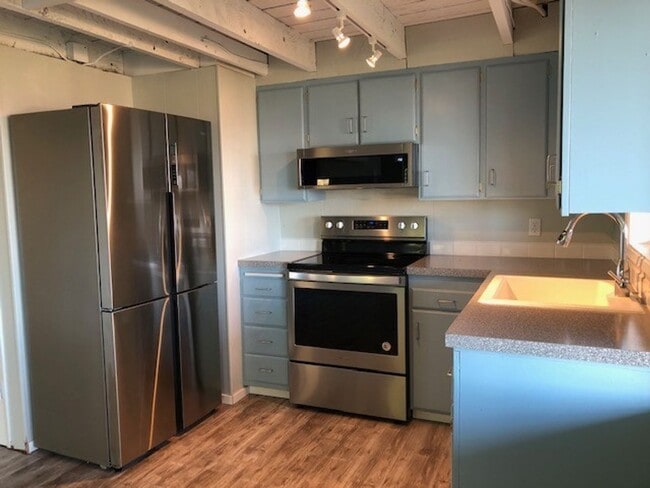 Building Photo - 3088 Felder