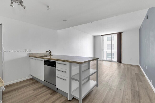 Foto del edificio - 185 SW 7th St