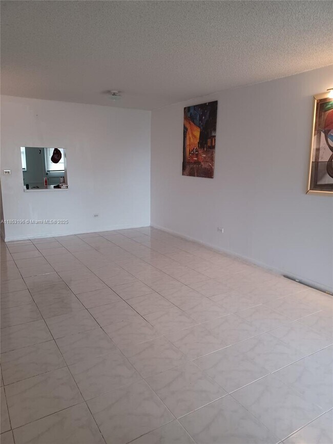 Foto del edificio - 445 NE 195th St