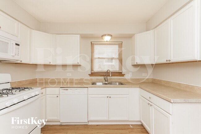 Building Photo - 10437 S Keeler Ave