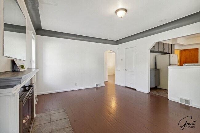 Foto del edificio - $1,200/month - 2 Bed 1.5 Bath in Warren, Detroit