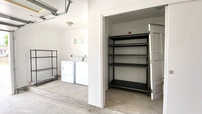Building Photo - 108 Maluniu Ave