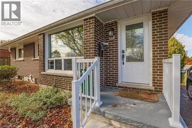 Building Photo - 100 Lauris Ave