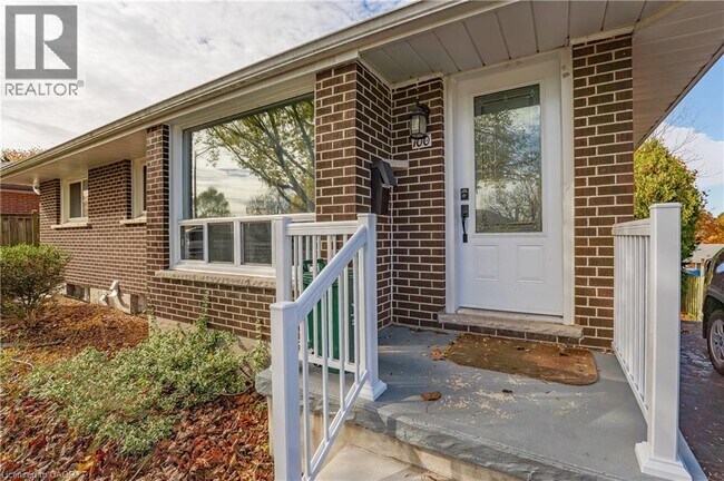 Photo du bâtiment - 100 Lauris Ave