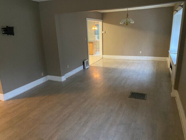 Foto del edificio - Spacious 3-Bedroom Home for Rent in North ...