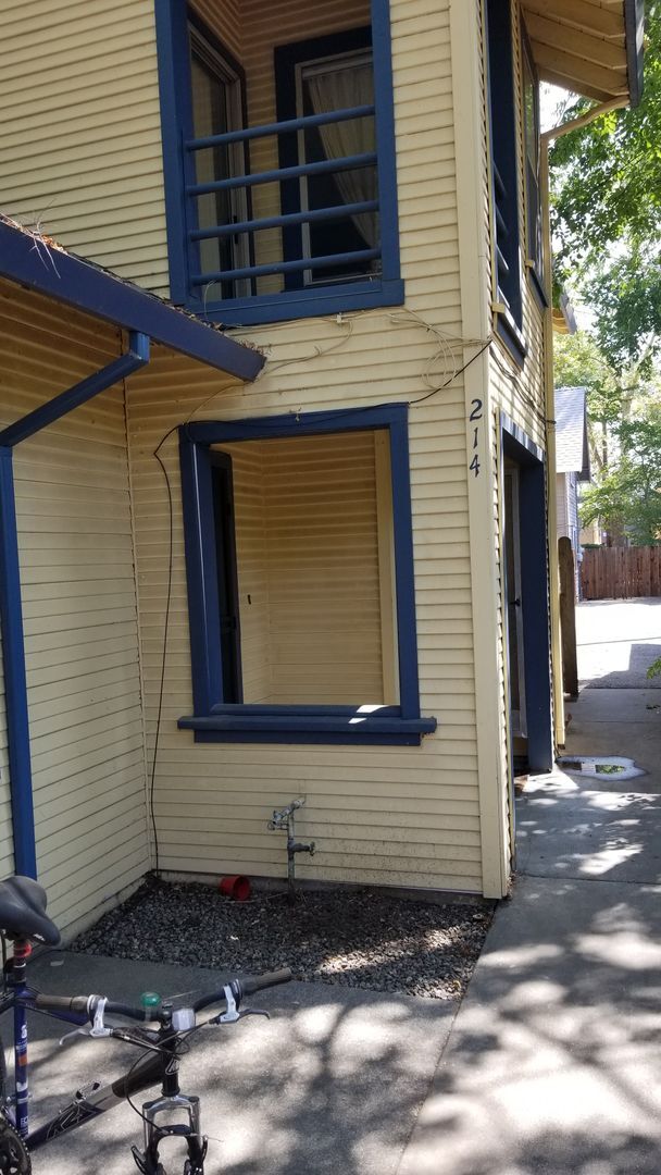 Building Photo - 214 A St