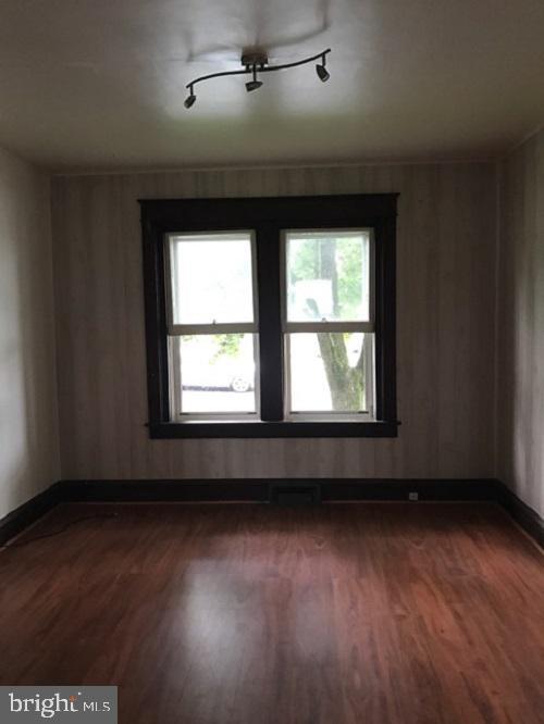 Foto principal - 132 E Maple Grove Rd